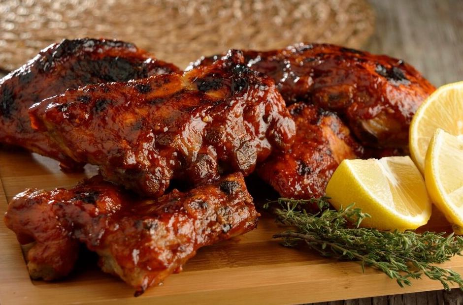 ¿Cuántos kilos de costillas de cerdo para 15 personas?