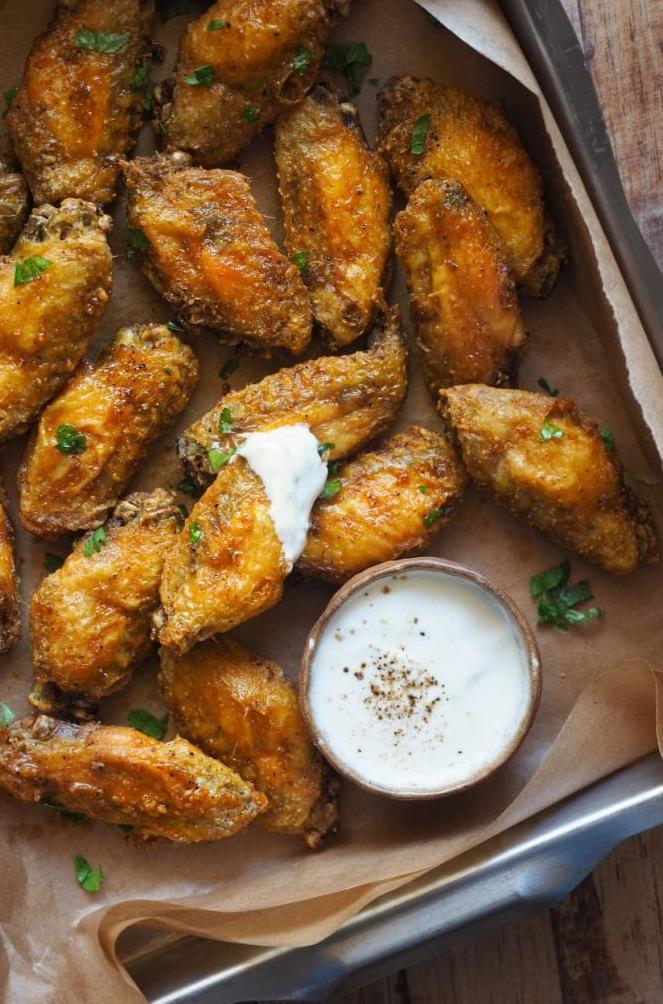 Descubre la cantidad de calorías en una ala de pollo al horno